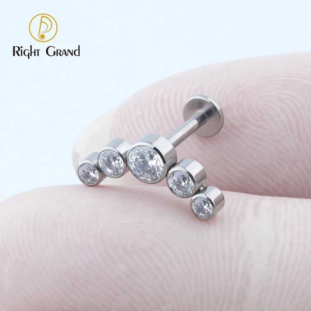 Right Grand ASTM F136 Titanium Internal Thread Bezel Set 5 Cubic Zircon Curved Cluster Labret Lip Piercing