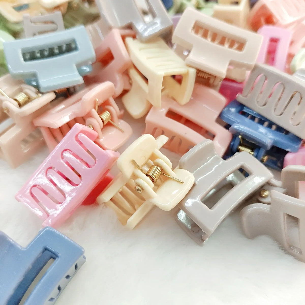 30Pcs Multicolor Small Hair Claw Clips for Women Girls,1 Inch Mini Hair Jaw Clips Rectangle Nonslip Clip for Thin Thick Hair