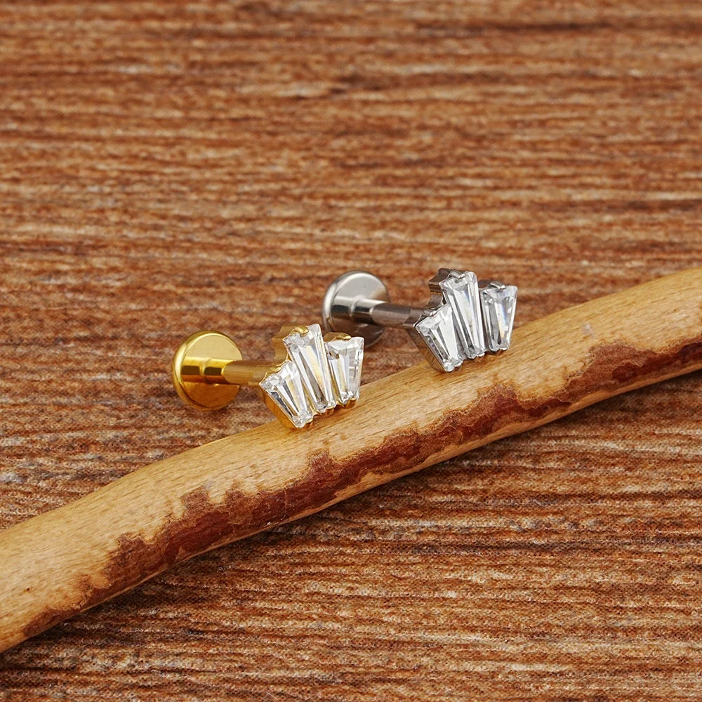 Right Grand ASTM F136 Titanium 16G Triple Baguette CZ Crown Monroe Labret Stud Cartilage Helix Conch Stud Earlobe Piercing