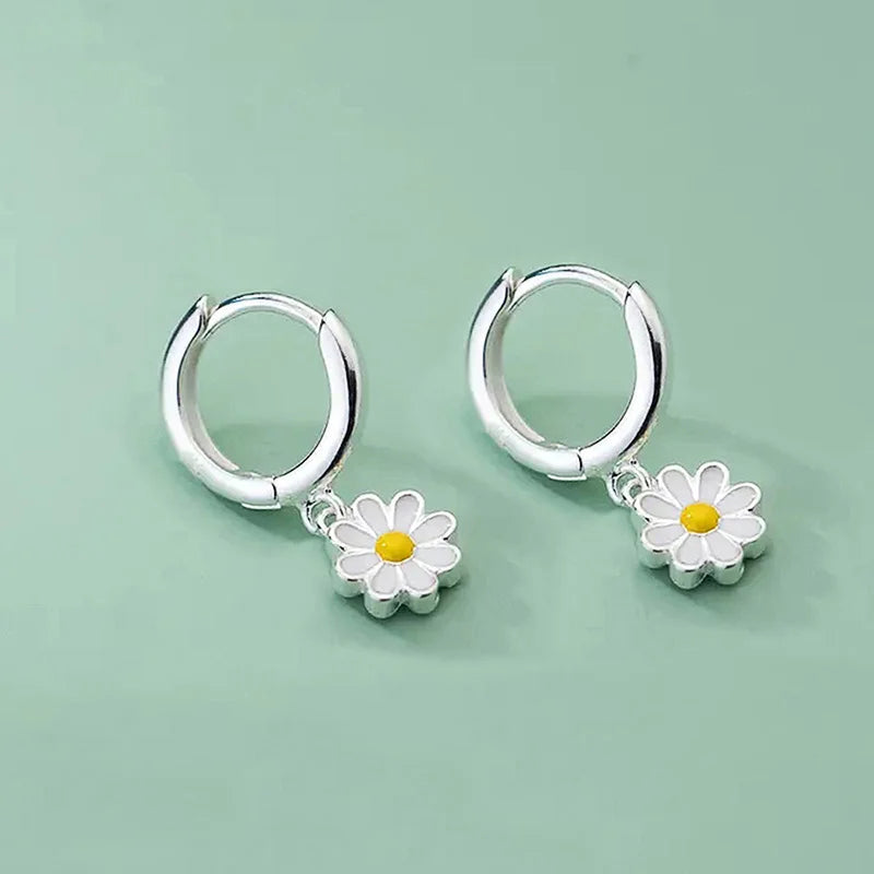 Huitan Chic Little Daisy Pendant Earrings Lady Graceful Everyday Jewelry Sweet Fresh Style Silver Color Delicate Accessories
