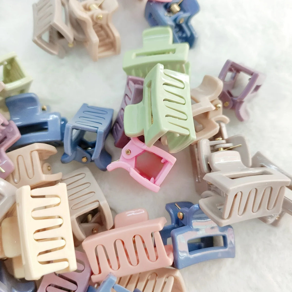 30Pcs Multicolor Small Hair Claw Clips for Women Girls,1 Inch Mini Hair Jaw Clips Rectangle Nonslip Clip for Thin Thick Hair