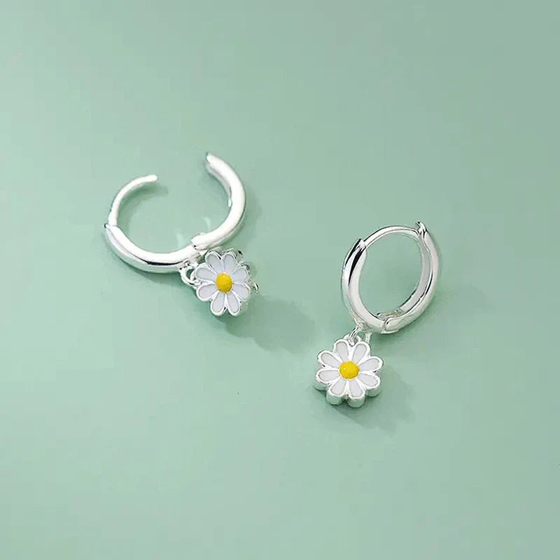 Huitan Chic Little Daisy Pendant Earrings Lady Graceful Everyday Jewelry Sweet Fresh Style Silver Color Delicate Accessories